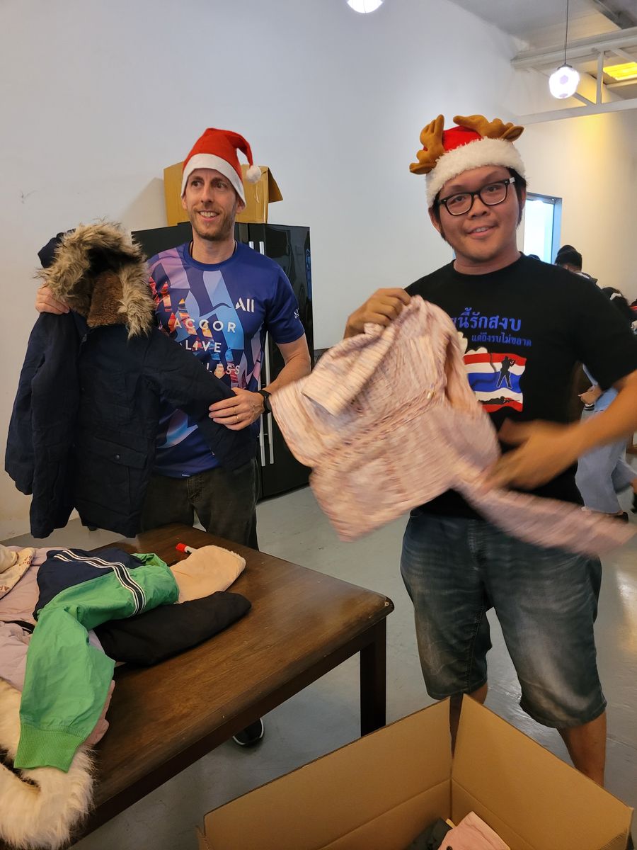 คัดเสื้อกันหนาวส่งขึ้นดอย
