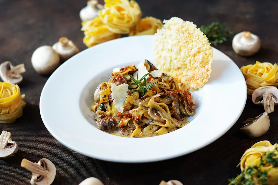 Fettuccine Mushroom in Creamy Truffle Sauce
