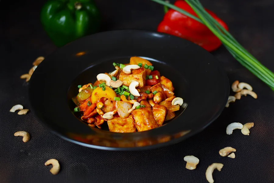 Tofu Stir-Fried with Cashew Nuts