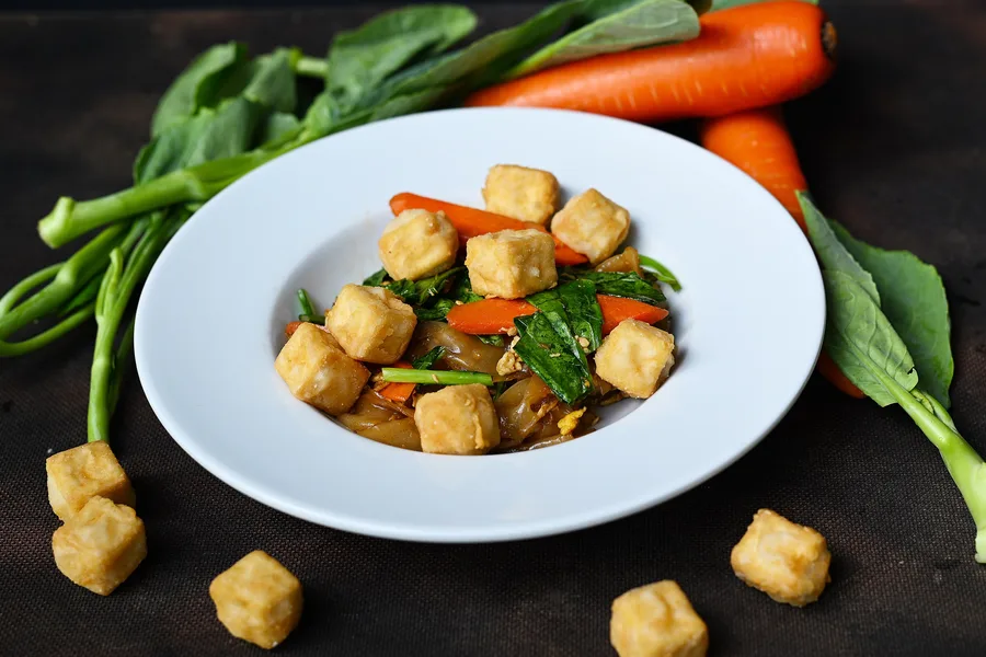 Tofu Stir-fried Noodle with Soy Sauce