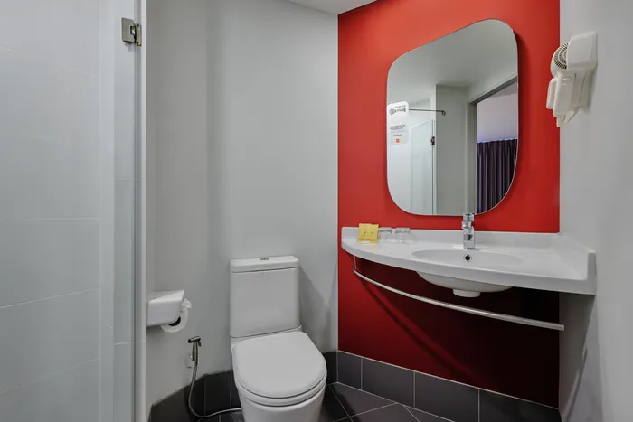 ibis Bangkok IMPACT 客房内的卫浴